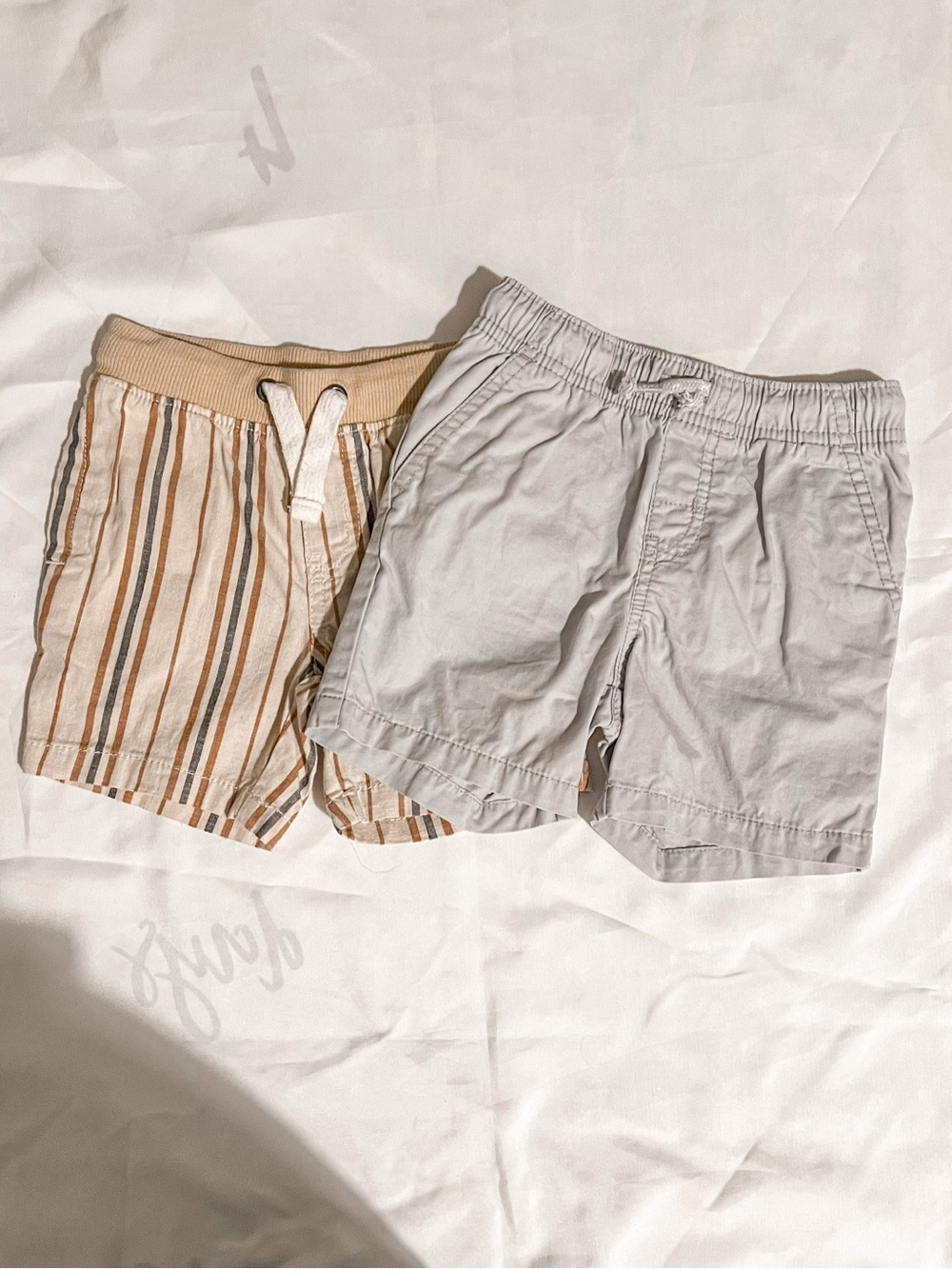 Set of Two Cat & Jack Kids Shorts - Beige Striped & Light Gray Size 18 Months